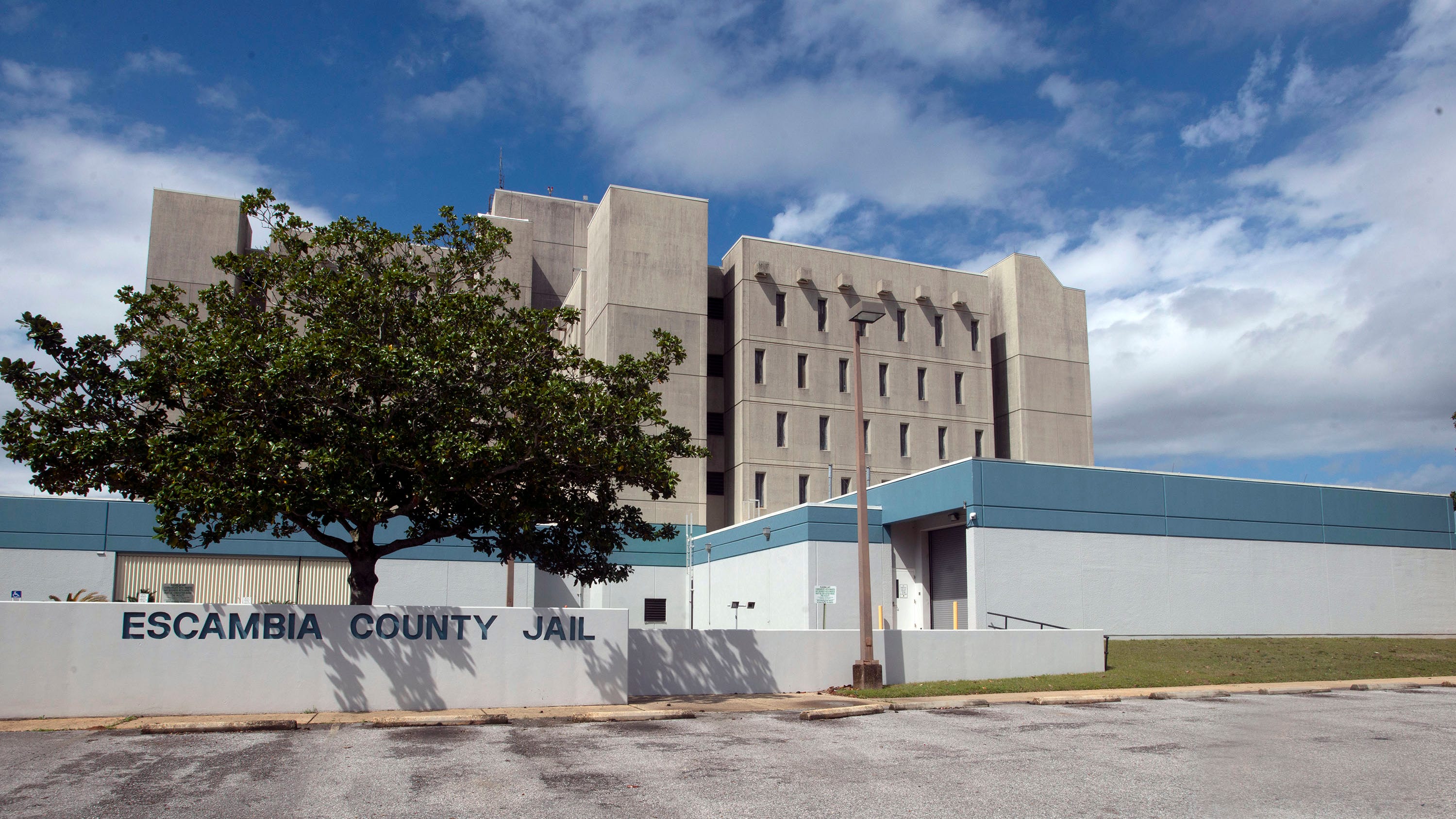 Escambia Jail officers sued for Lukas Snelson's death suspended 5 days