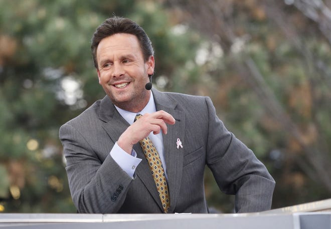 11 mei 2014; Pittsburgh, Pennsylvania, VS; ESPN-persoonlijkheid Carl Ravish poseert op de set voor de wedstrijd van Sunday Night Baseball, waar de Pittsburgh Pirates de St. Louis Cardinals ontvangen in PNC Park. Verplichte vermelding: Charles LeClaire-USA TODAY Sports