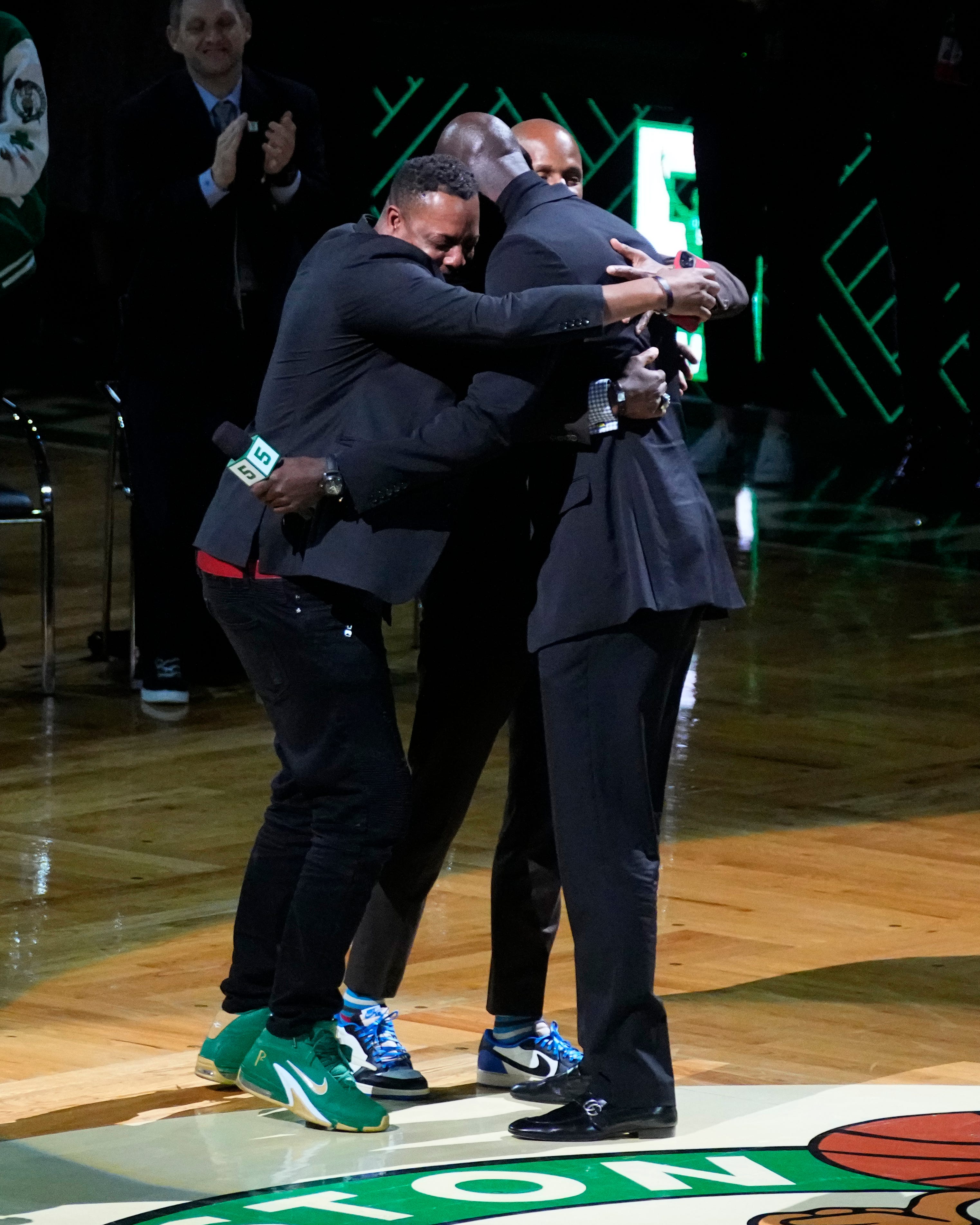 Boston Celtics retire Kevin Garnett's jersey number with ceremony