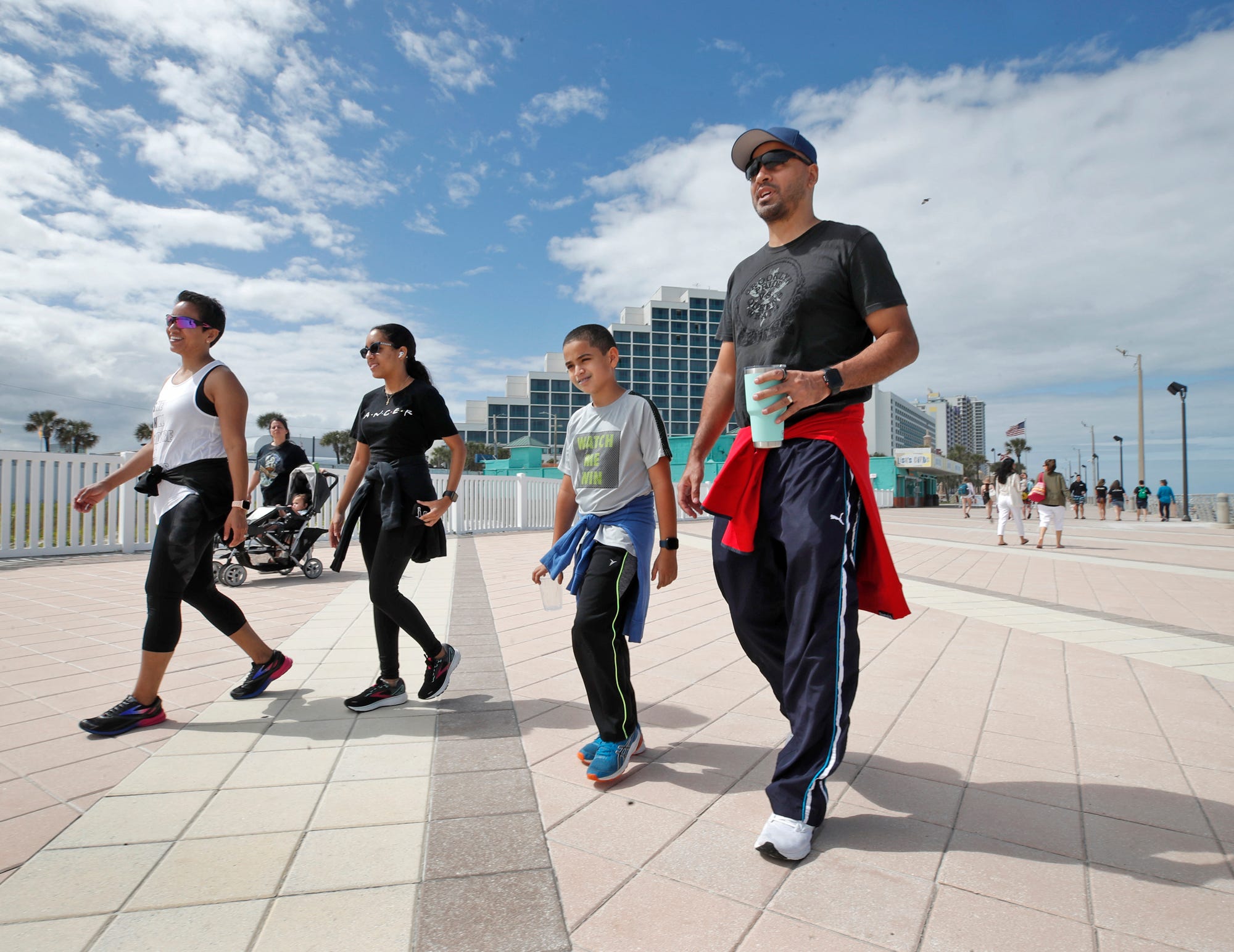 Spring break 2022 opens in Daytona with college students, families