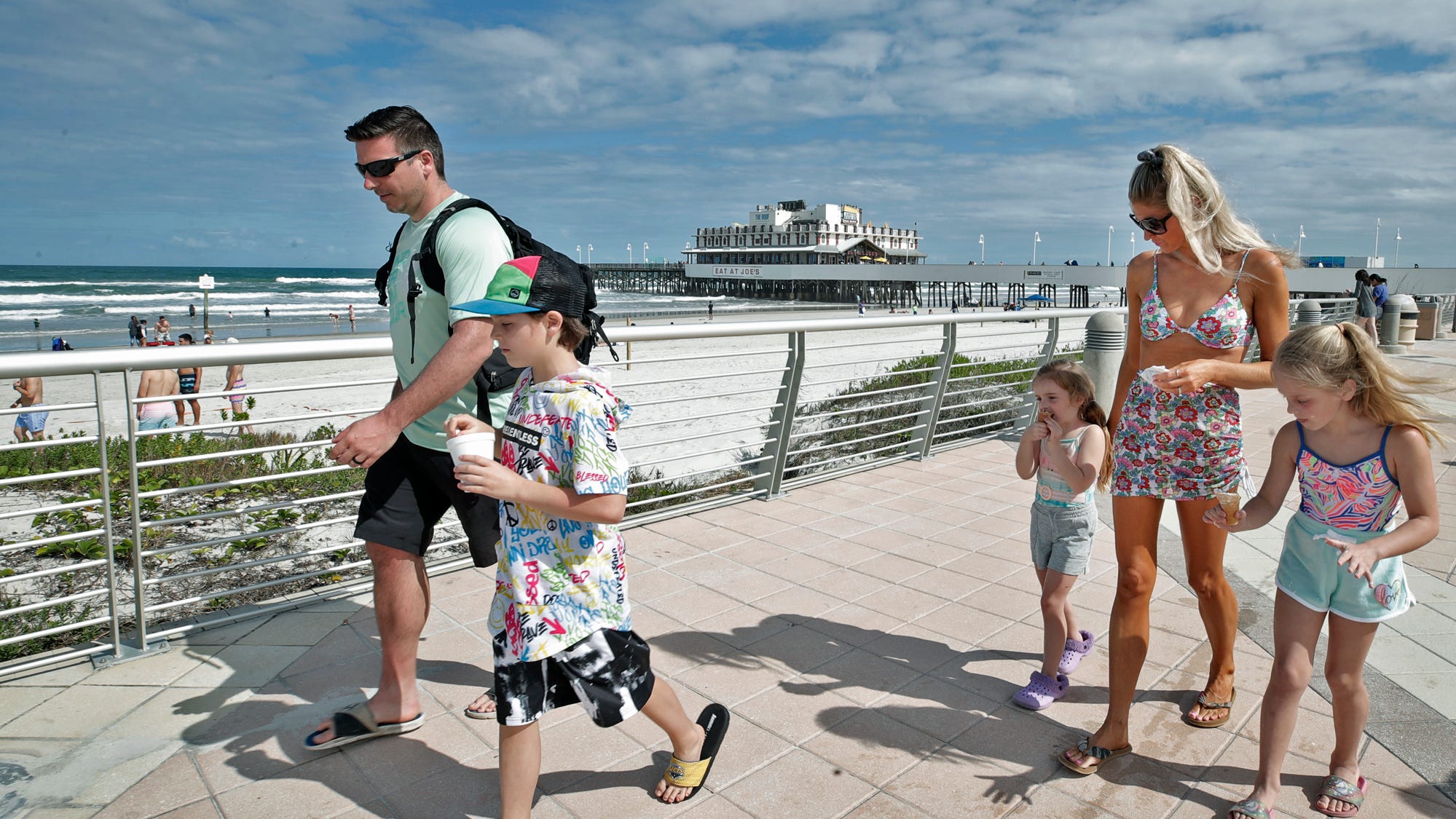 Spring break 2025 opens in Daytona with college students, families