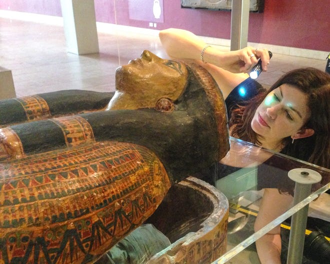 عالم مصريات يقدم مؤتمر “عندما حكمت النساء العالم” في مندل