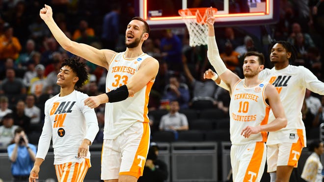 Tennessee basketball vs Michigan Wolverines expert picks in ...