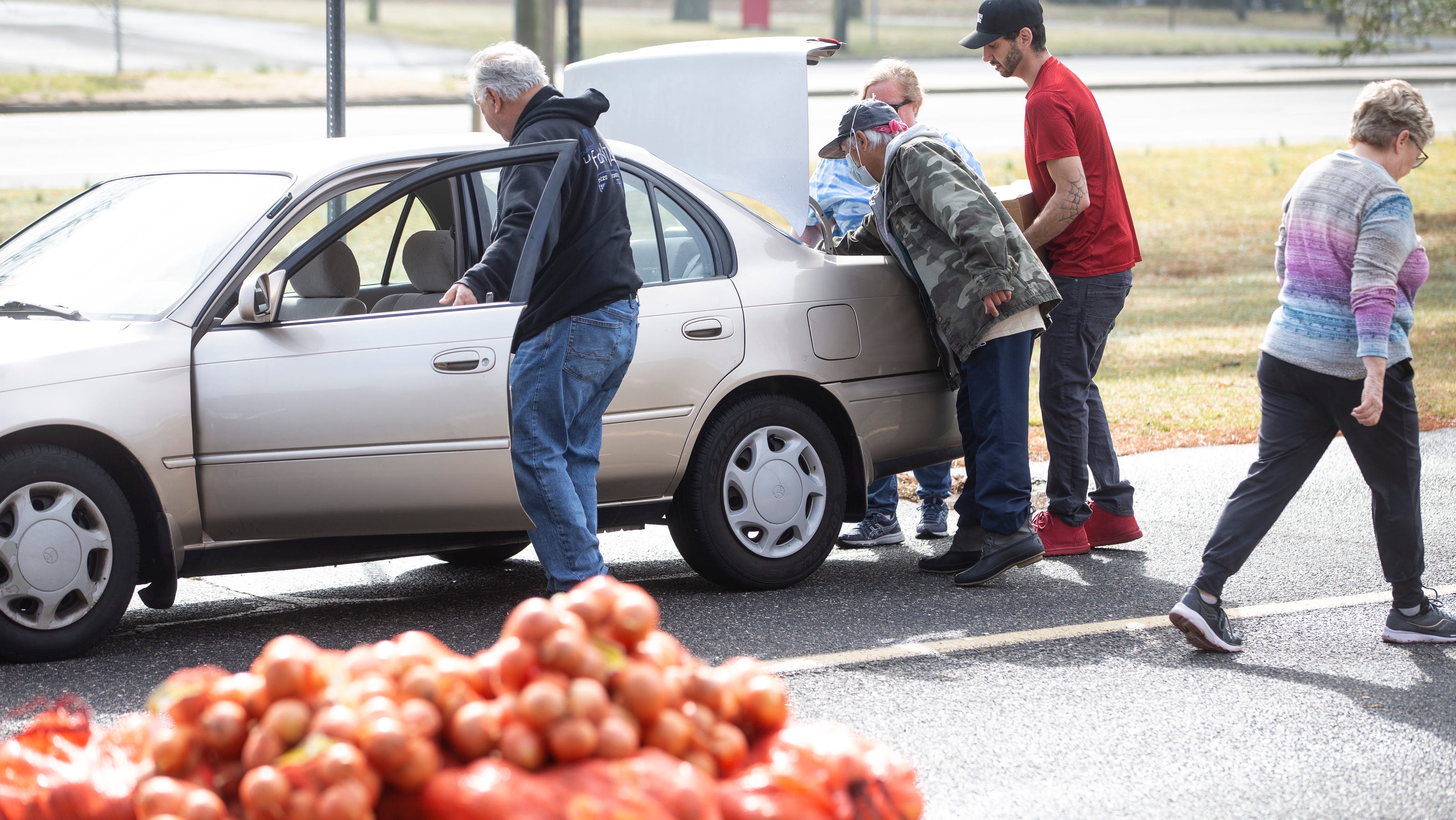 Compose vant Ledningsevne Toms River's food distribution for those in need continues