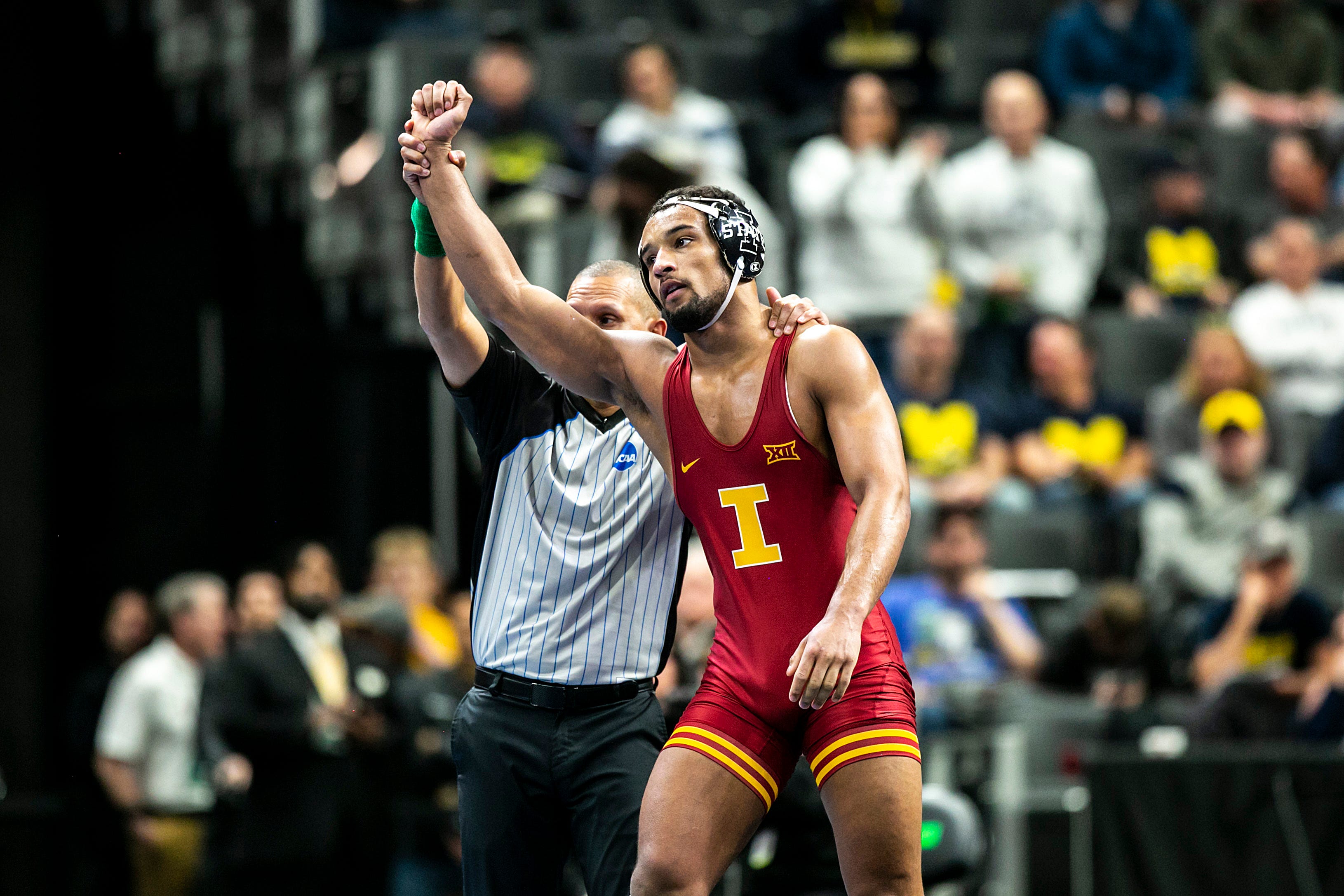 Iowa State wrestlers beat Illinois in Beauty and the Beast event at