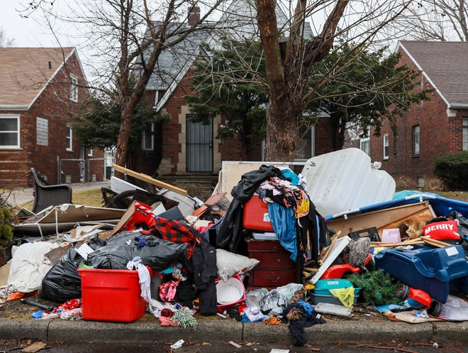 All belongings in home are left on curb for trash pick up after possible eviction in neighborhood Eastside Community Network (ECN) volunteers lose home due to property tax foreclosure in March Go door to door to let people know they are in danger March 19, 2022. Property tax foreclosures have resumed in Wayne County since his March 31st. There has been a moratorium on occupied homes for the last two years.  Nonprofits such as ECN are working with the Wayne County Treasurer to find homes for foreclosure.