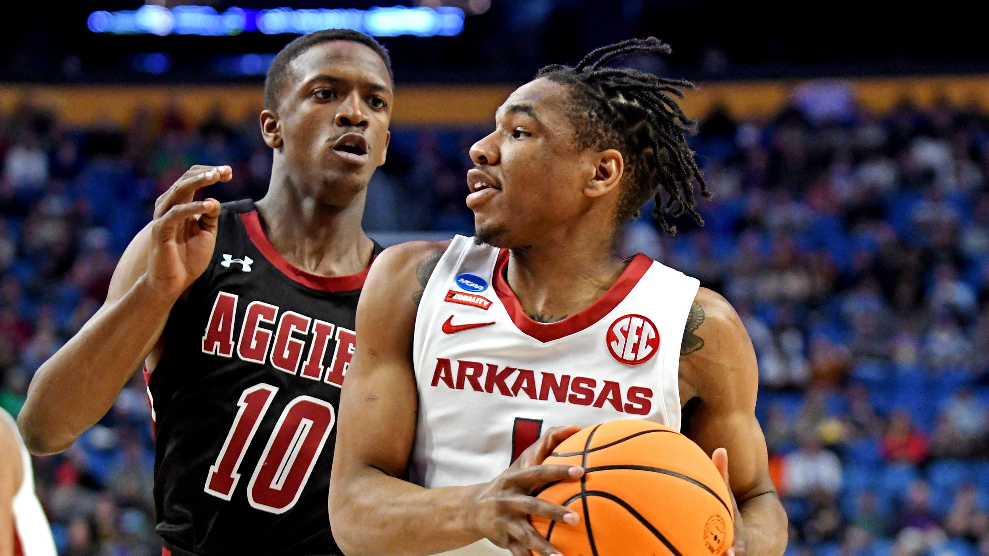 Arkansas advances to Sweet 16 with close win over New Mexico ...