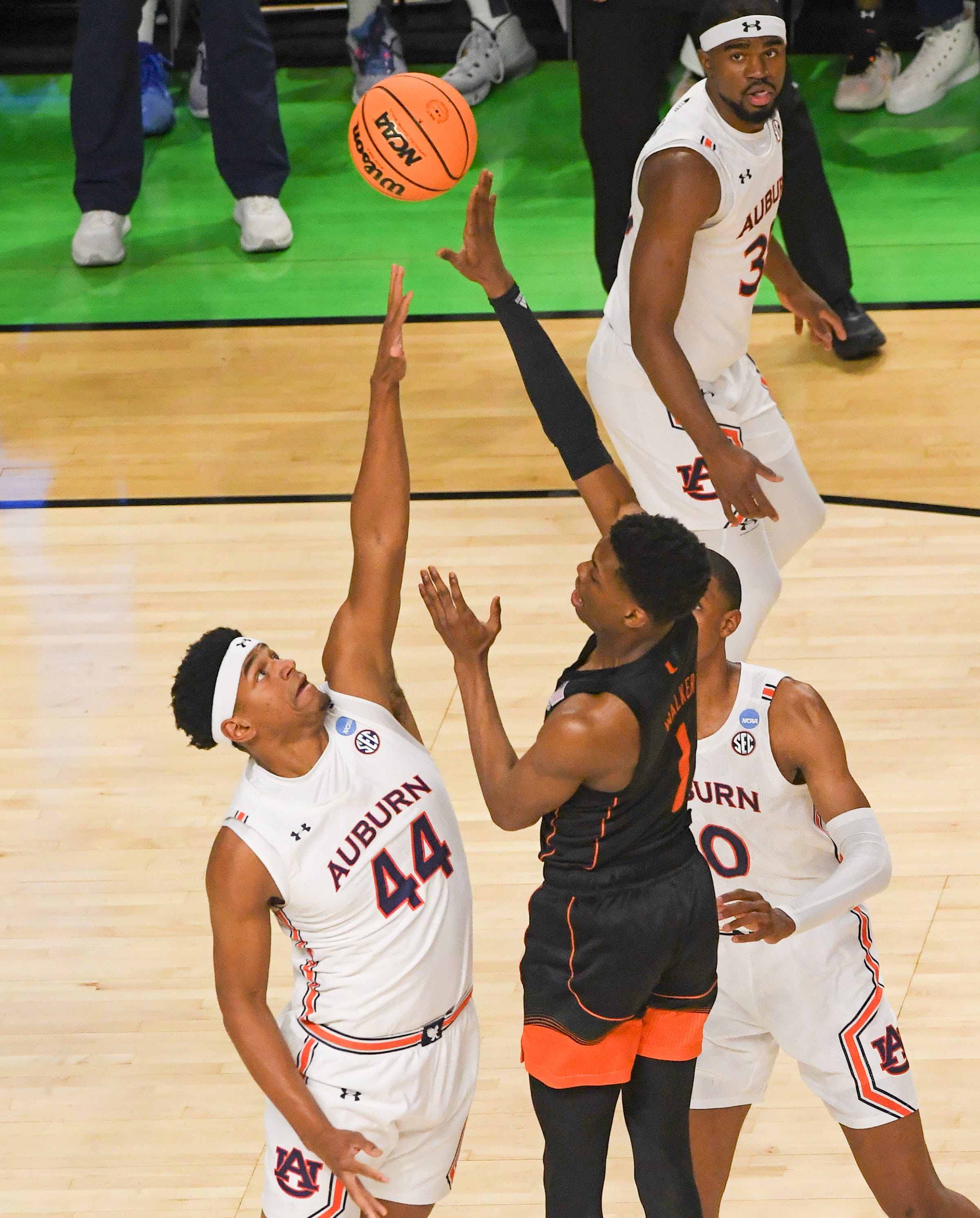 Miami continues dominating turnover margin at halftime against Auburn