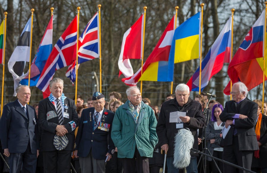 This picture taken on April 12, 2015 and handed out on March 21, 2022 by the Buchenwald and Mittelbau-Dora Memorials Foundation shows Holocaust survivor Borys Romanchenko (2nd R) as he stands next to other former prisoners of the Buchenwald Nazi concentration camp during a commemoration ceremony at the camp's memorial site in Buchenwald near Weimar, eastern Germany. - As the Buchenwald and Mittelbau-Dora Memorials Foundation said in a press release on March 21, 2022, Romanchenko, 96, was   killed as his house in Kharkiv was hit by shelling during the Ukraine-Russia conflict.