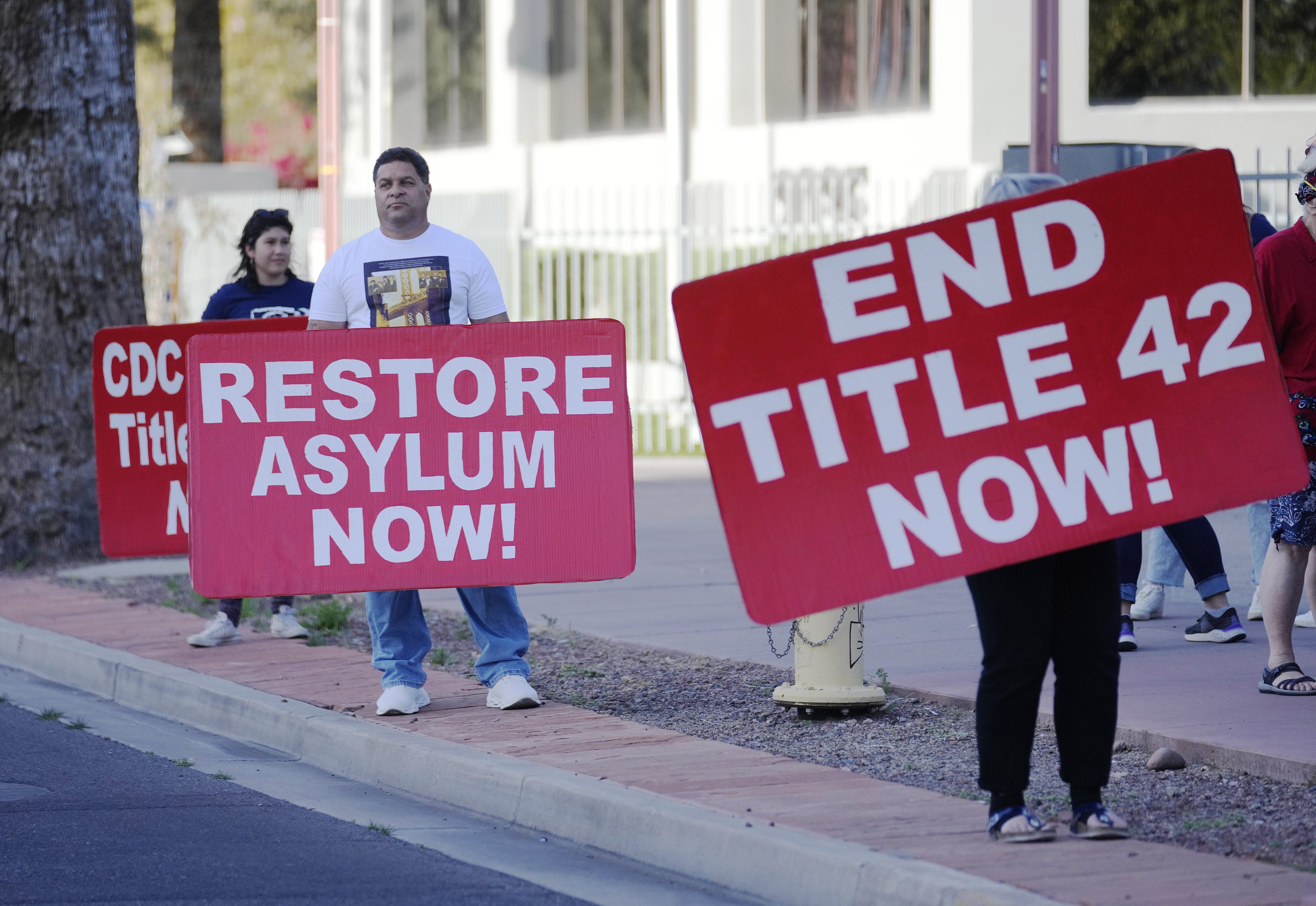 Arizona officials, nonprofits divided over ruling keeping Title 42