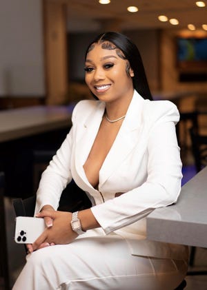 The Wigaholic owner Quanasia Henry helps others start a business