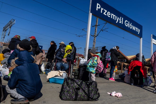 Hutchinson jedzie do Polski dostarczać żywność ukraińskim uchodźcom Hutchinson jedzie do Polski dostarczać żywność ukraińskim uchodźcom