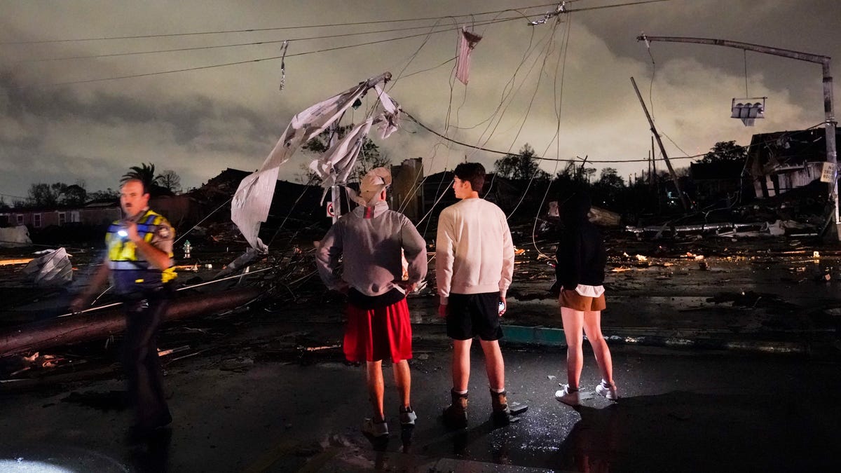 Tornado strikes New Orleans: 1 reported dead outside city search and rescue teams deployed – USA TODAY