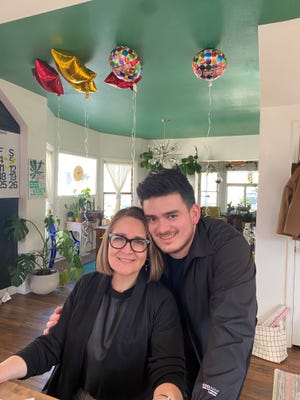 Laura Rodríguez y su hijo Diego Rodríguez Negret planean cocinar juntos en el Restaurante Prove.