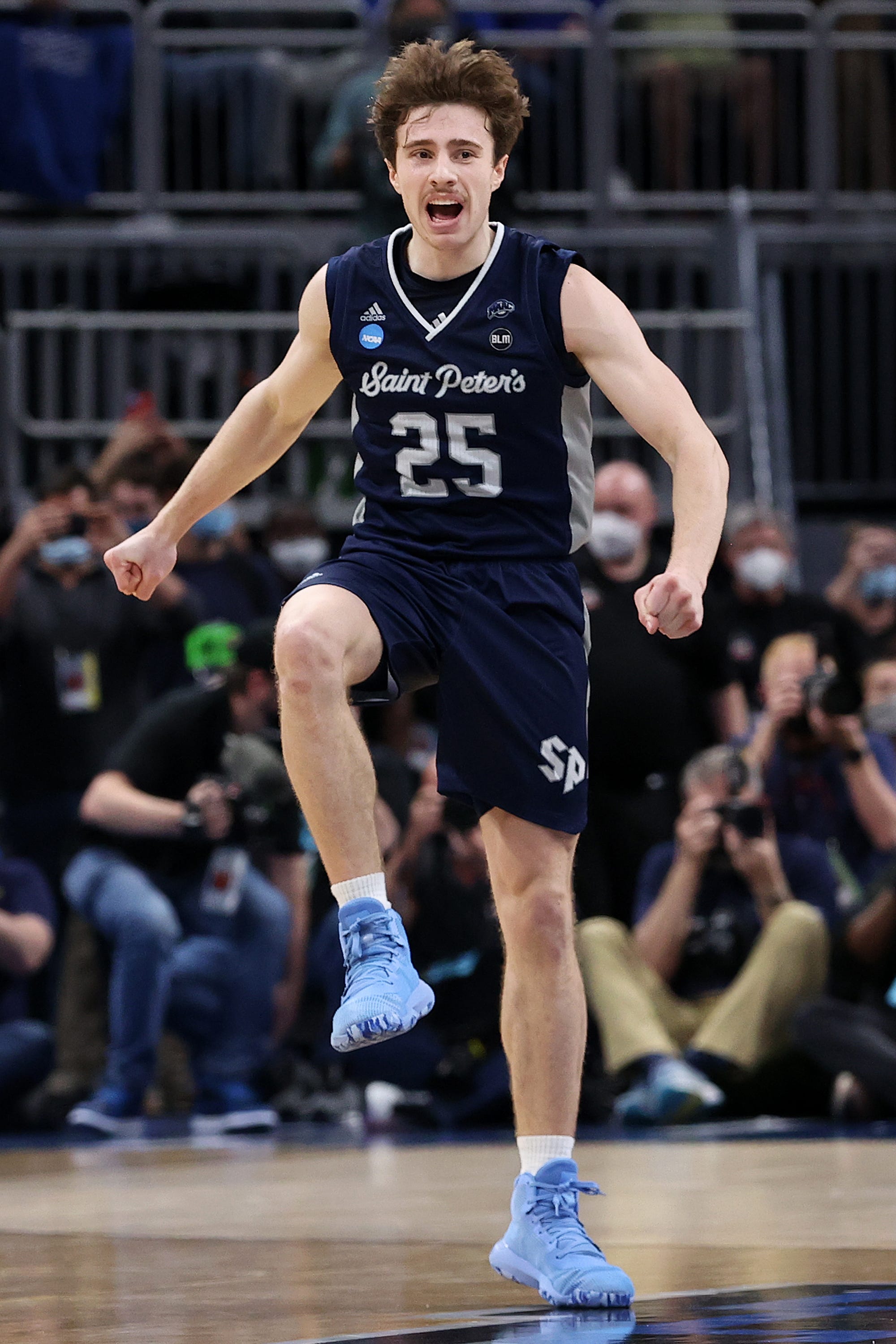 Arriba 90+ imagen st peter's men's basketball coach Abzlocal.mx