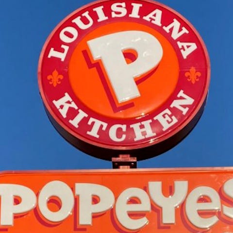 Popeyes employee charms customers in New Orleans.