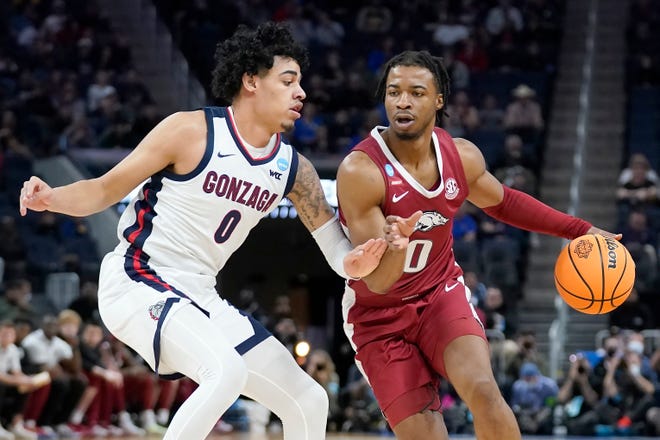 Arkansas guard Stanley Umude, right, drives to the basket against Gonzaga guard Julian Strawther during the first half of a college basketball game in the Sweet 16 round of the NCAA tournament in San Francisco, Thursday, March 24, 2022. (AP Photo/Marcio Jose Sanchez)