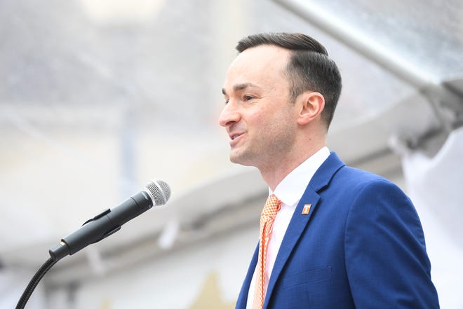 College of Communication and Information Dean Joseph Mazer speaks at University of Tennessee and Tombras’ unveiling of the new Tombras School of Advertising and Public Relations in UT’s College of Communication and Information, Friday, March 25, 2022.