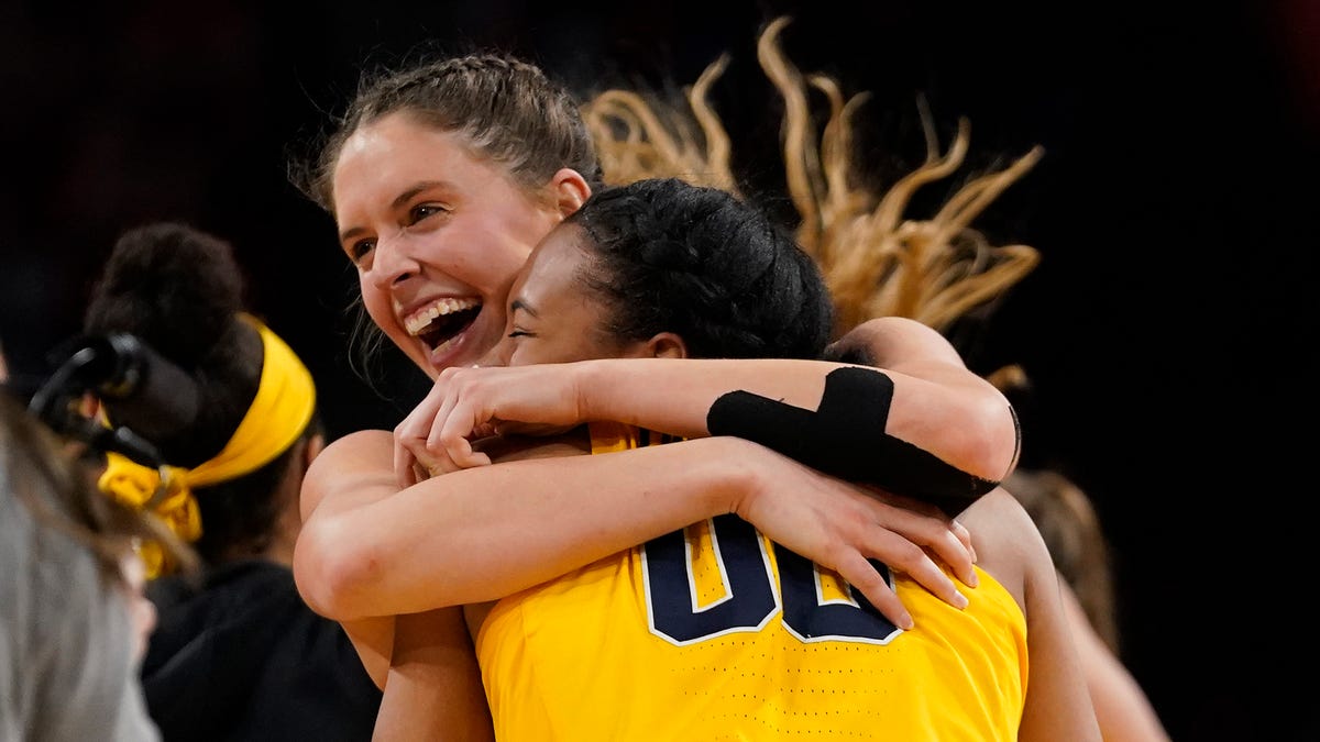 Michigan 52, Dakota Selatan 49