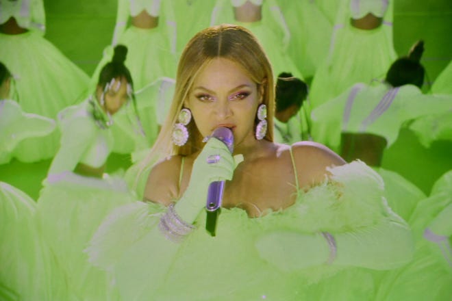 Beyoncé inauguró la 94.ª edición de los Oscar con una asombrosa actuación en Compton, California, el 27 de marzo de 2022.