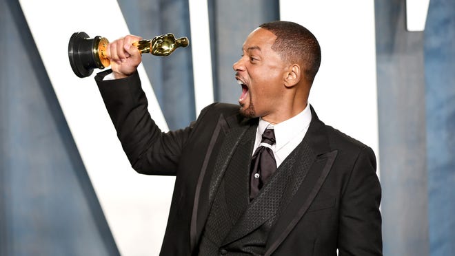 Will Smith parece estar haciendo referencia a la bofetada de Chris Rock en TikTok con su Oscar