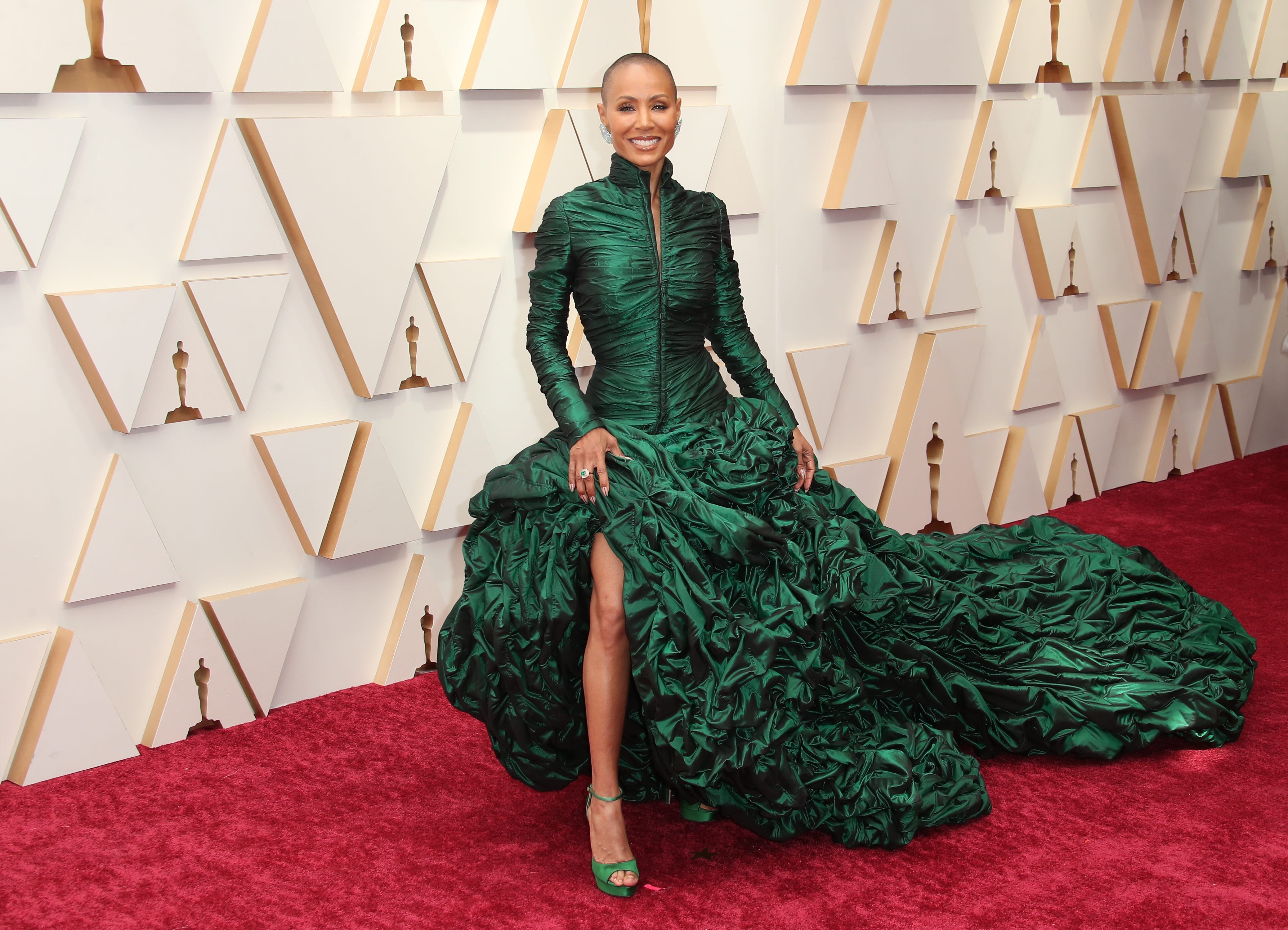 Jada Pinkett Smith stuns at Oscars 2022 ...