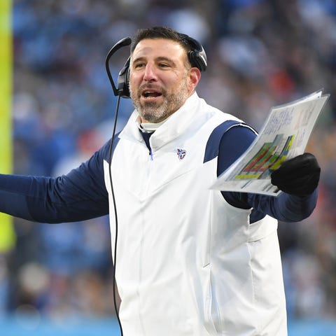 Tennessee Titans head coach Mike Vrabel reacts to 