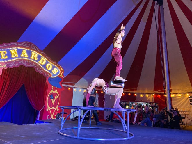 Venardos Circus présentera 15 spectacles de cirque sans animaux de style Broadway entre le 31 mars et le 10 avril 2022 sous sa tente rayée rouge et blanche à Tempe.
