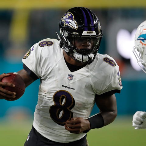 Baltimore Ravens quarterback Lamar Jackson (8) run