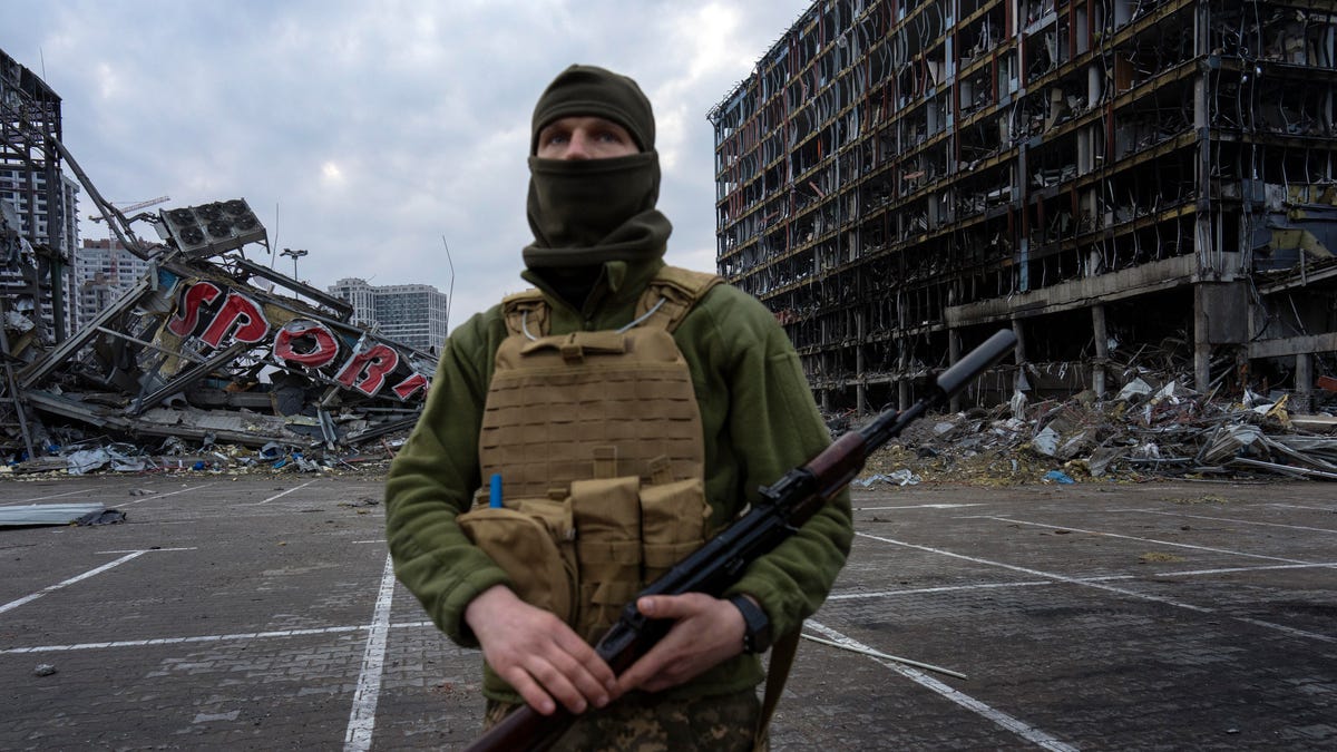 Більшість російських військ навколо Києва все ще на місці