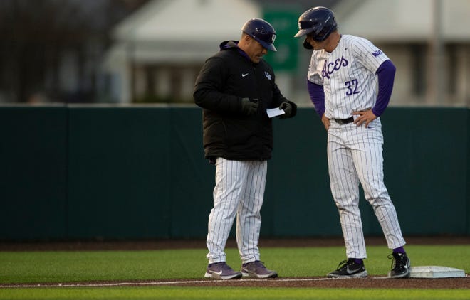 University of Evansville Head Baseball Coach Wes Carroll talks to Mark Shallenberger (32) while on third base at Charles H. Braun Stadium in Evansville, Ind., Tuesday night, March 29, 2022. The Aces earned a 10-5 win against Austin Peay. 