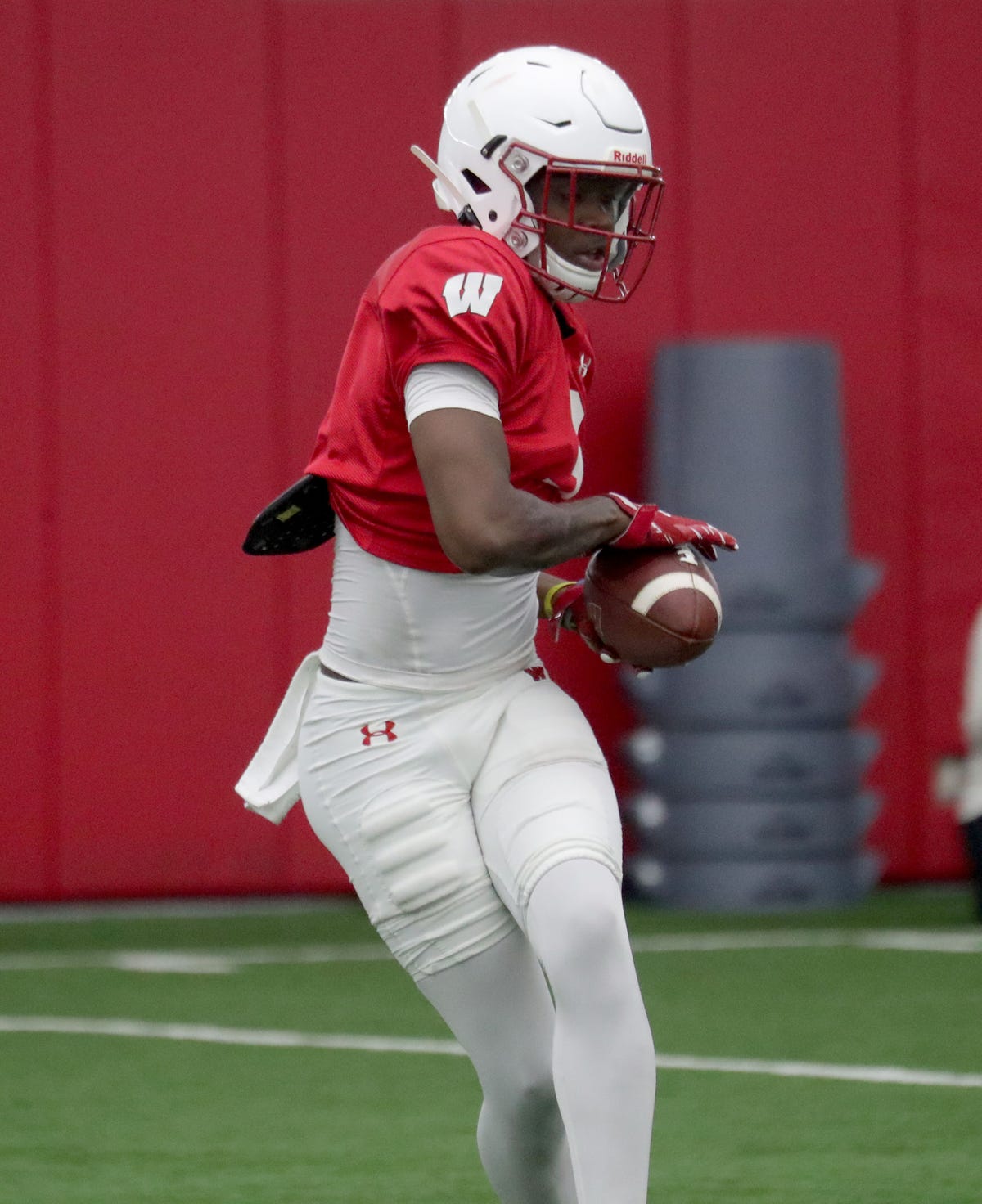 Wisconsin wide receivers Keontez Lewis, Dean Engram hope moves pay off