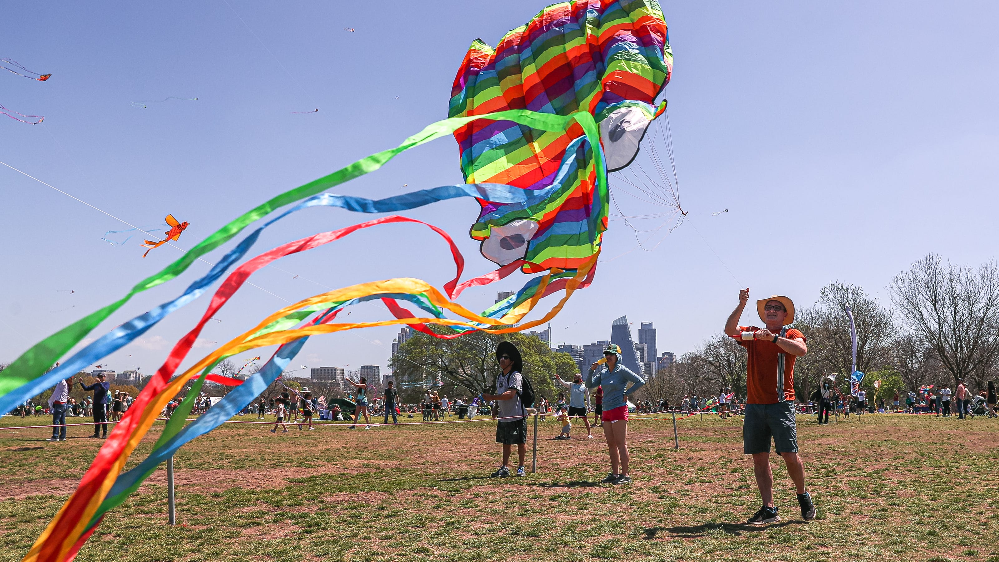 Normalisering berømt følgeslutning Thousands gather at Zilker Park for ABC Kite Fest 2022