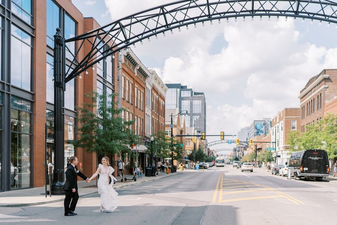 Modern, elegant wedding in Downtown Columbus Modern, elegant wedding in Downtown Columbus