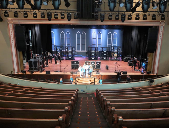 Achevé en 1892, le Ryman Auditorium de Nashville est connu comme « l'église mère » de la musique country.  Le lieu a abrité le Grand Ole Opry de 1943 à 1974 et accueille toujours des concerts de tous les genres musicaux.