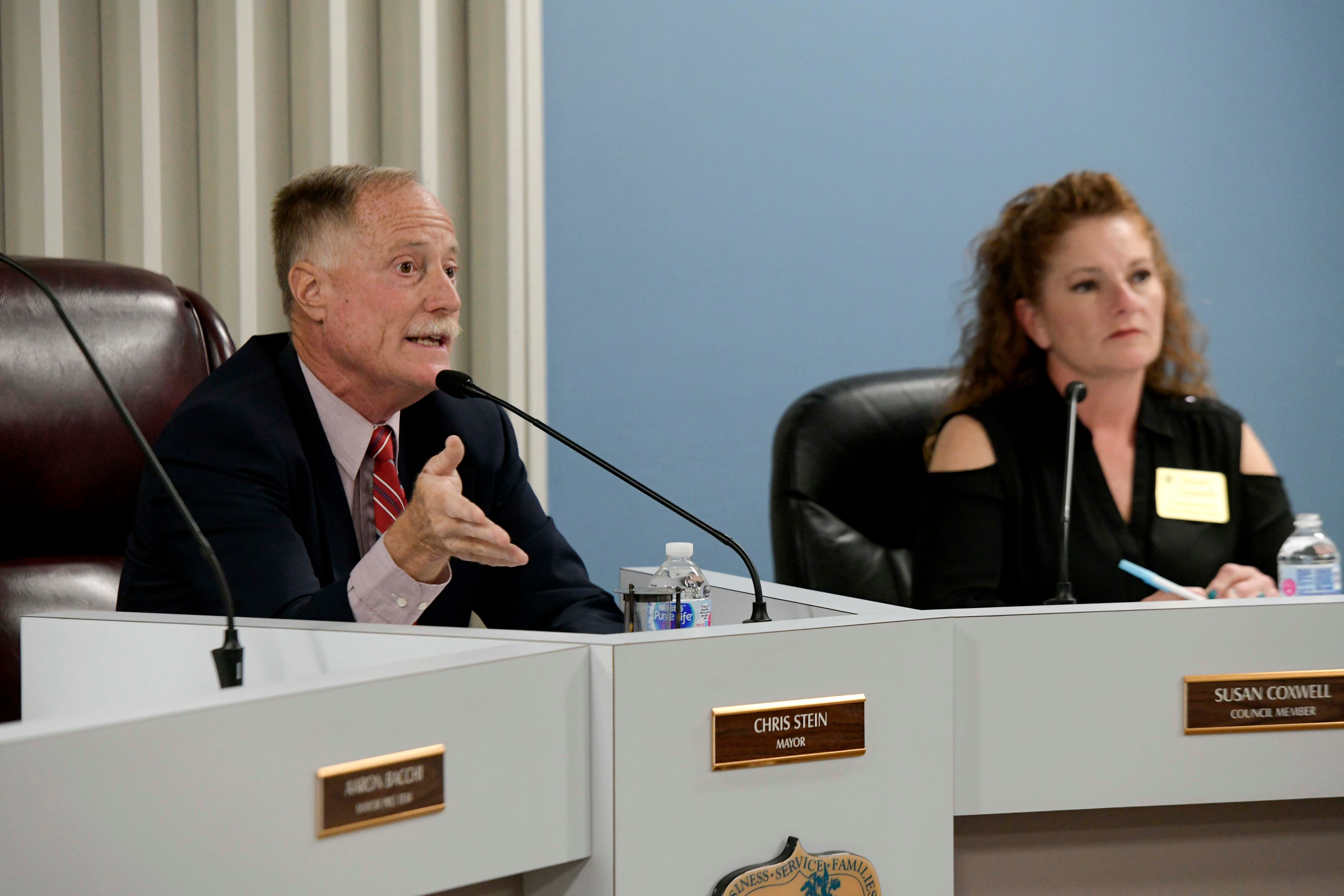 Mary Esther's new mayor and council members are sworn in to office