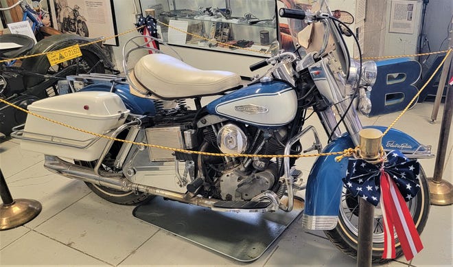 Una exposición dentro del Museo de la Ruta 66