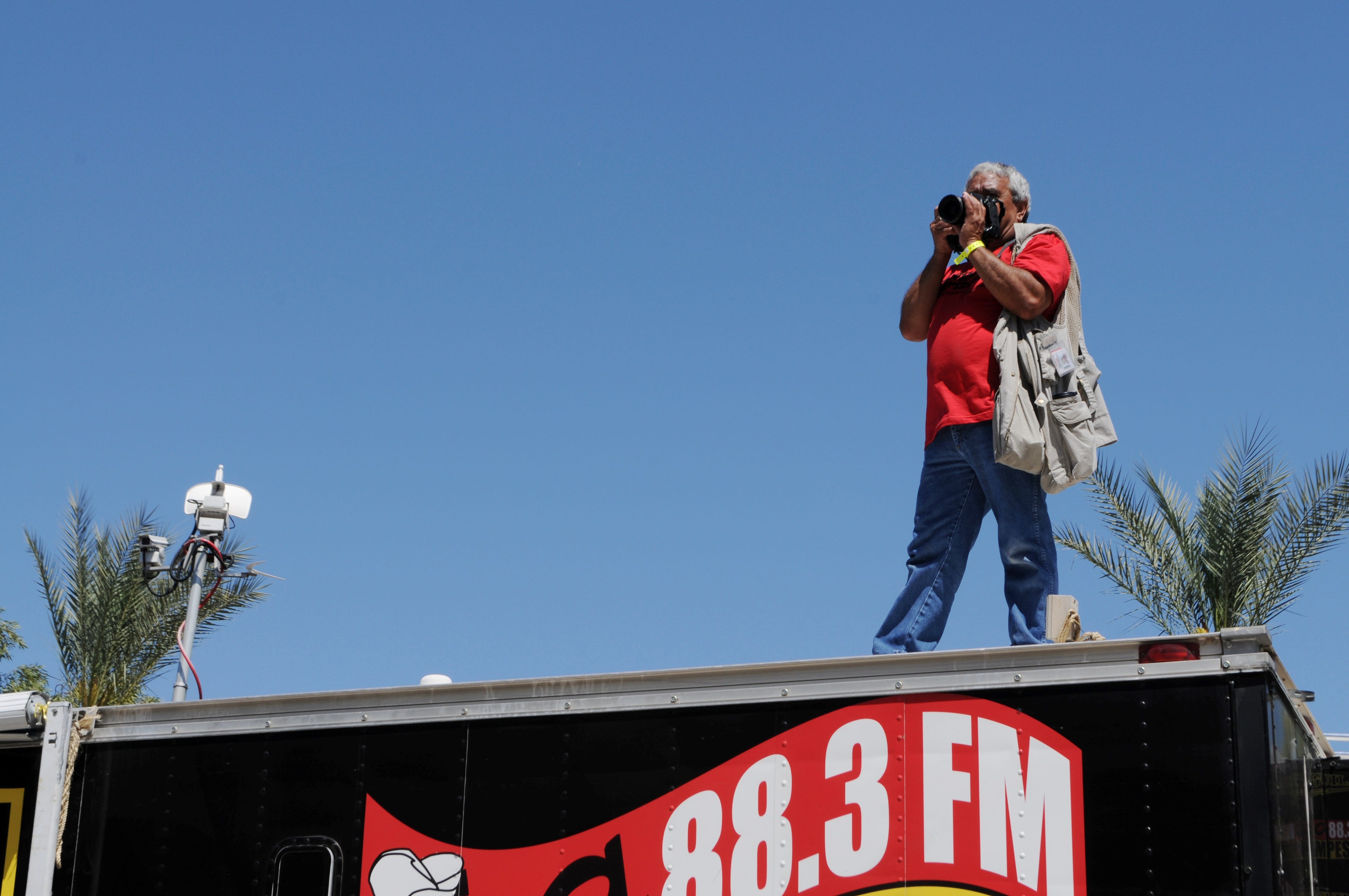 El fotógrafo José Muñoz ha captado con su cámara la historia política y social de Arizona.