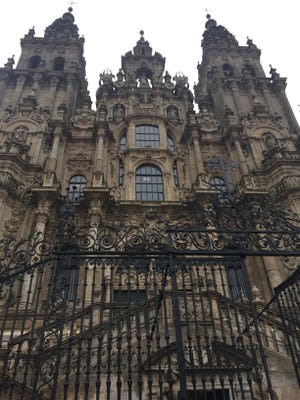 Frente a la Catedral de Santiago de Compostela