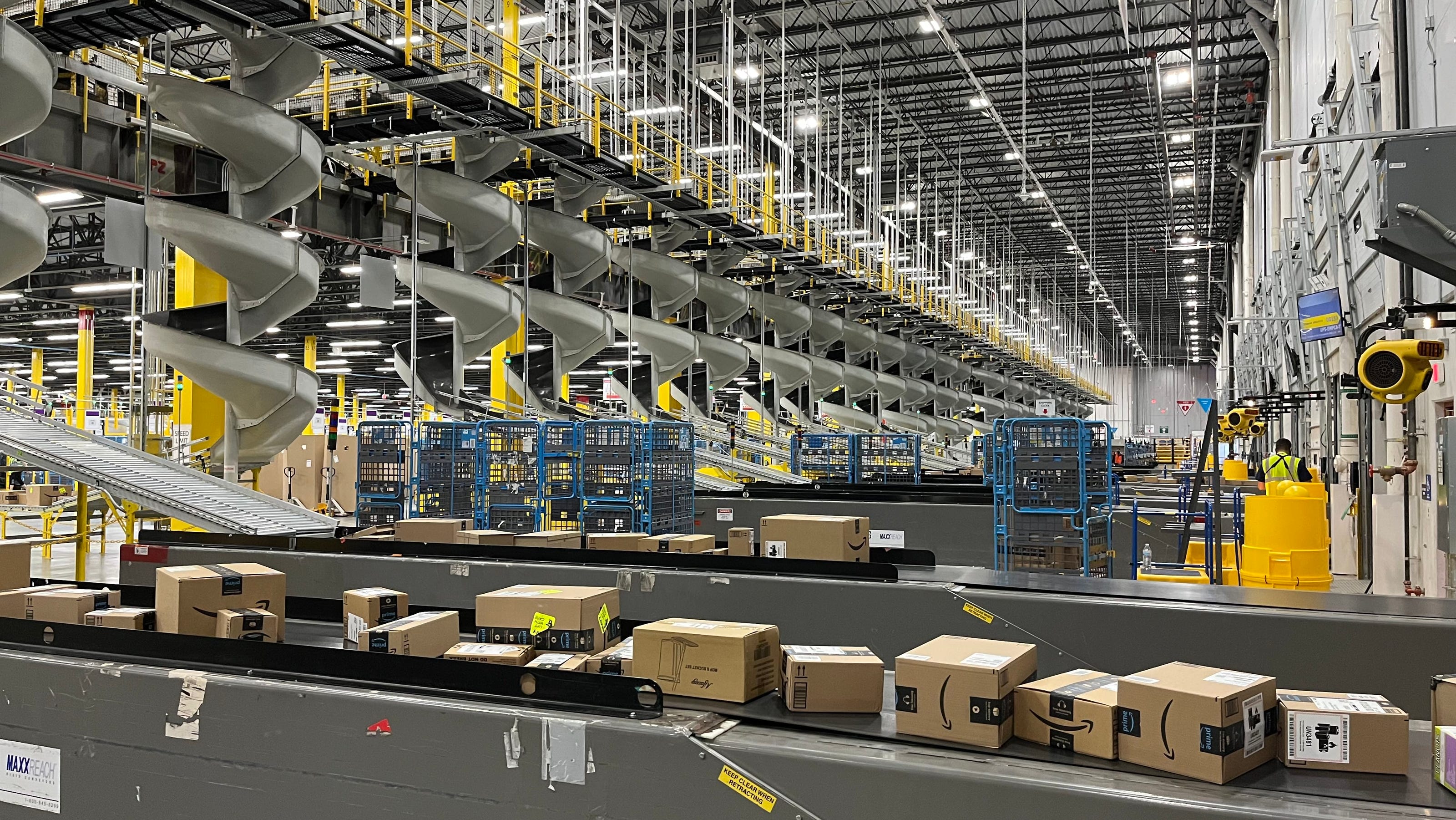 Amazon Fulfillment Center In Oxnard Gears Up For Full Capacity
