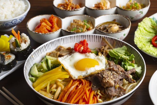 Mana Korean Restaurant은 군중을 즐겁게 하는 고전을 제공합니다.