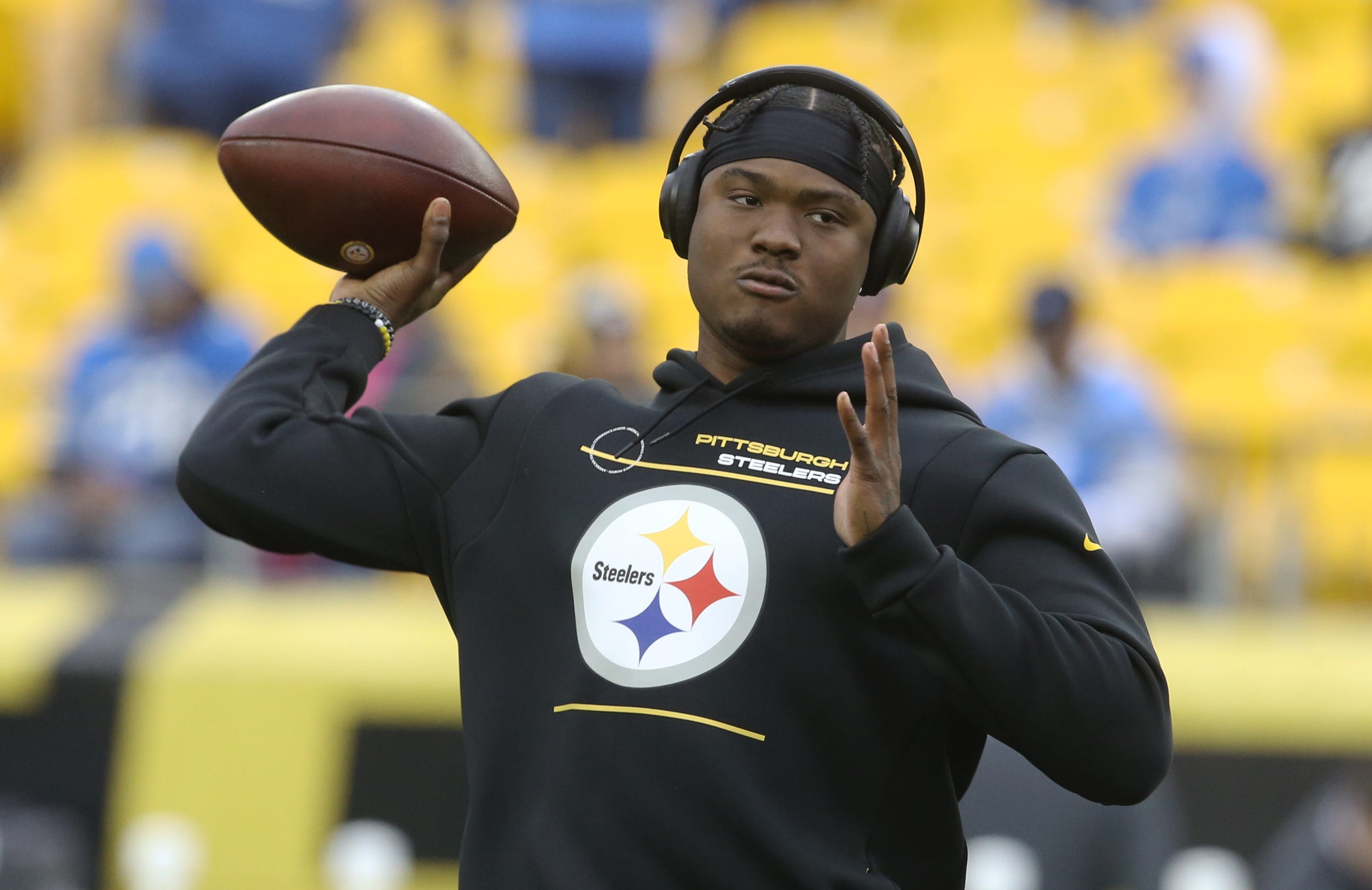 Dwayne Haskins, Steelers quarterback, dies after being hit by dump truck in Florida