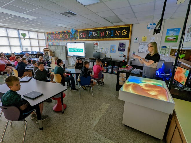 Computer lab teacher Becky Smith goes over the rules of the classroom's augmented reality sandbox Monday at Silver Lake Elementary School.