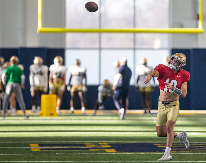 Notre Dame quarterback Drew Pyne (10) throws during a Notre Dame spring football practice on Tuesday, April 12, 2022, in South Bend. 