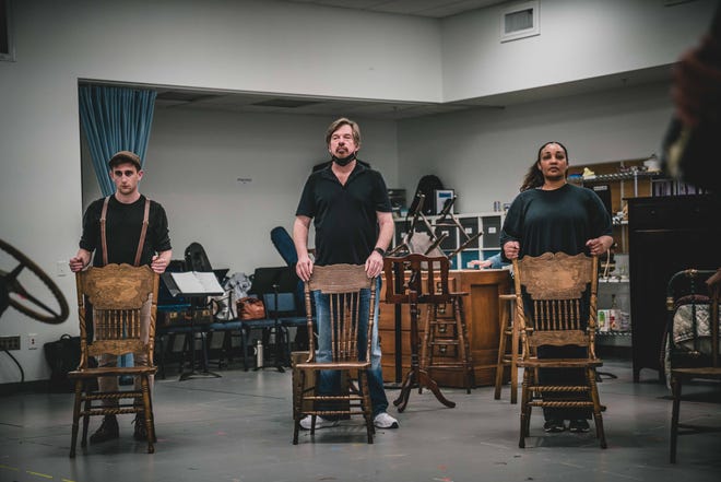 Nathan Salston, Scott Wakefield i Natalie Venetia Belcon w sali prób przez