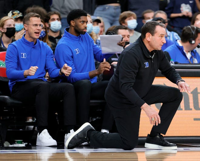 LAS VEGAS, NEVADA - NOVEMBER 26:  (L-R) Associate head coach Jon Scheyer and director of player development Amile Jefferson of the Duke Blue Devils look on as head coach Mike Krzyzewski of the Blue Devils reacts during the Continental Tire Challenge against the Gonzaga Bulldogs at T-Mobile Arena on November 26, 2021 in Las Vegas, Nevada. The Blue Devils defeated the Bulldogs 84-81.  (Photo by Ethan Miller/Getty Images)