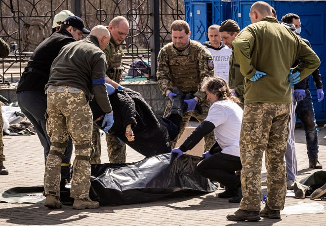 EDITORS NOTE: GRAPHIC CONTENT. Ukrainian soldiers clear out bodies after a rocket attack killed at least 57 people on April 8, 2022, at a train station in Kramatorsk, eastern Ukraine, that was being used for civilian evacuations. (Fadel Senna/AFP/Getty Images/TNS)