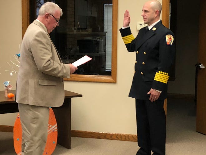 Fire Chief Steve Laskey being sworn in by Strasburg Mayor Steve Smith.