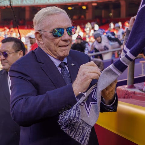 Dallas Cowboys owner Jerry Jones signs autographs 