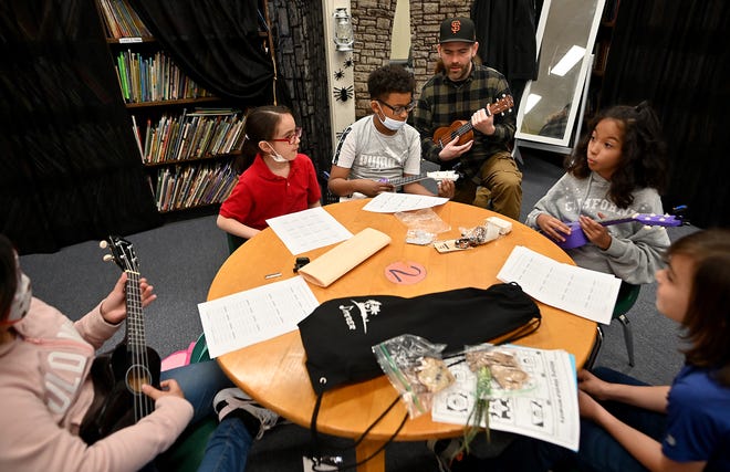 Michael Stubblefield of Hartford teaches ukulele to third graders as part of Pakachoag Music School's outreach program at Elm Park Community School. Students from right are: Lucca Vanacore, Loryangie Robles, Albert Nunez, Genesis Diaz and Sophia Nguyen.